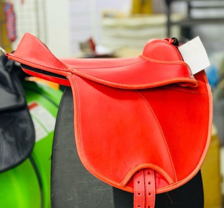 سرج بوني مع قشاط البطن و ركابات و قشاط ركابات