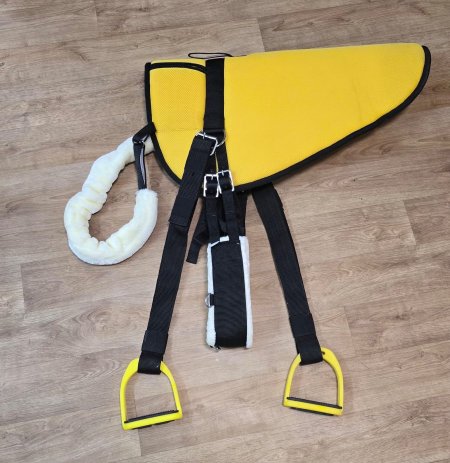 فرشة سرج مع ركابات