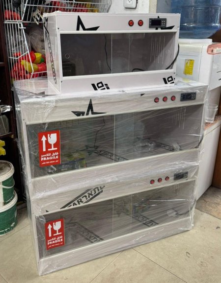 حاضنة طيور لتوفير الظروف الملائمة للمعيشة للطيور